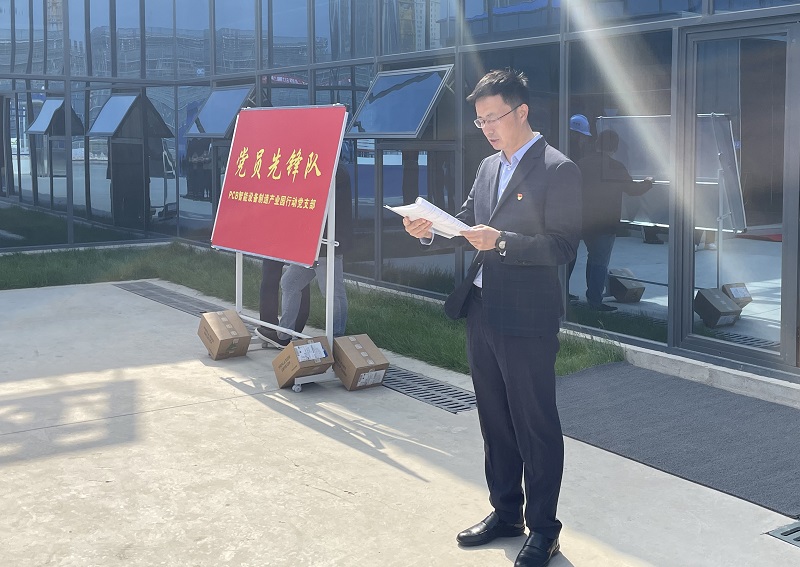 6-公司黨委書記、董事長,行動黨支部書記徐鐵發(fā)言.jpg 6-公司黨委書記、董事長,行動黨支部書記徐鐵發(fā)言.jpg